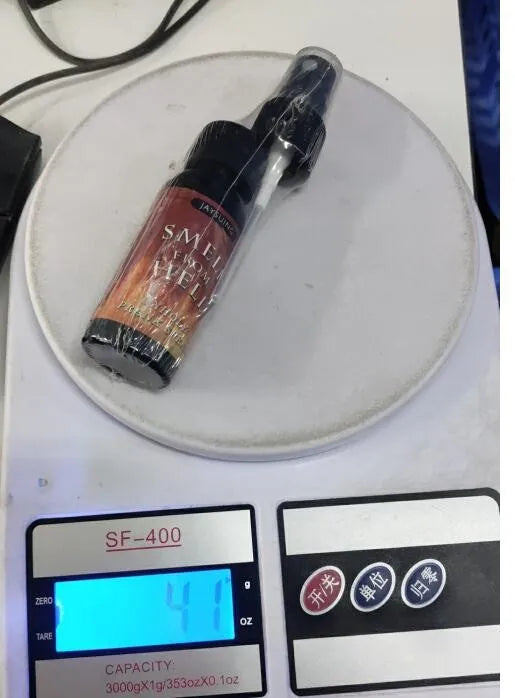 12 euros !!! Spray qui pue très fort la merde de 30ml pour des Prank de malade ! Blagues et farces bien sales ( 3 odeurs disponibles )